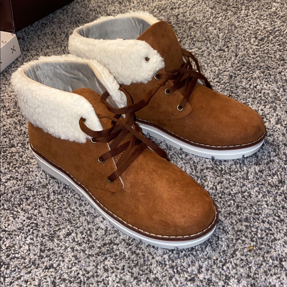Fuzzy tan boots - Picture 1 of 4